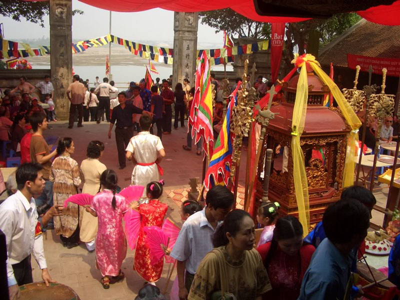 Hội làng Bát Tràng